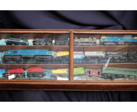 OO/HO scale model railway stock to include seven locos in display case 