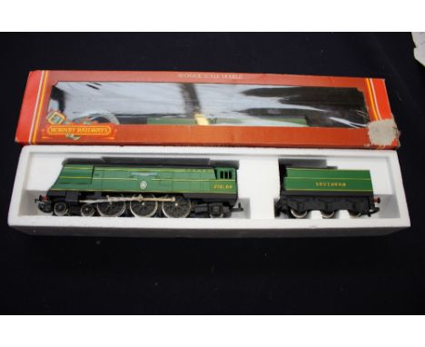 Hornby Railways boxed OO scale R374 SR BOB Spitfire 