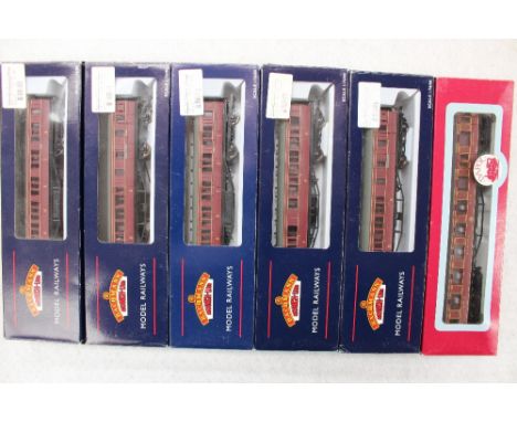 Six boxed Bachmann/Dapol LMS crimson 00 gauge coaches, boxed 