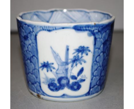 Chinese ceramic blue & white brush pot floral blue and white decoration to interior and exterior. (Height 7cm approx).