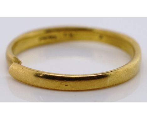 Gold ring. Rubbed marks. Approx ring size P, 2.2 grams weight,. tests as 18ct