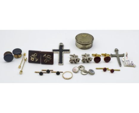 Group of jewellery. Includes 9ct gold ring approx 1 gram weight. Dress studs, cufflinks crosses etc.