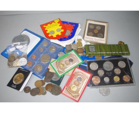 Collection foreign coins & coin sets including 1978 New Zealand coins; 1988 Britain's first decimal coins; 1965 English ER co