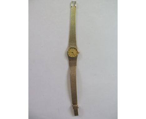 A 9ct yellow gold ladies Tissot quartz saphir bracelet wrist watch - 19mm wide including button - 18.5cm long - approx total 
