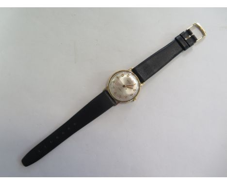 An Avia 9ct yellow gold manual wind gents wrist watch - 34mm wide including button - clean running order 