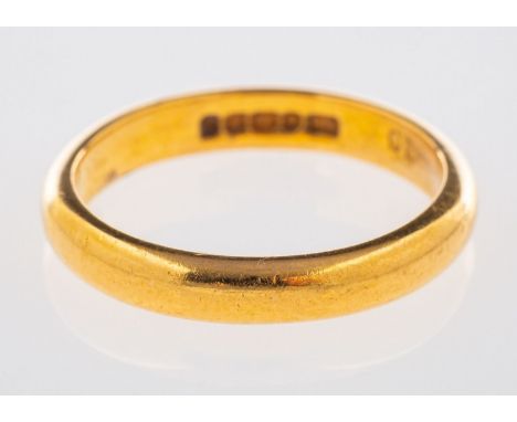 A 22ct gold wedding band, of 'D' shape, UK hallmark, size K to L, 4.1grams.