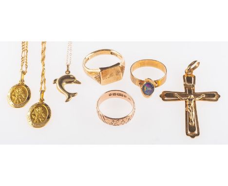 A mixed group of jewellery, including a 9ct yellow gold signet ring with engraved initials & shoulders, UK hallmark, size R, 