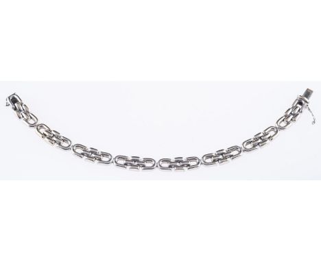 An 18ct white gold fancy link bracelet, push in clasp & figure of eight safety clasp, length 16.0cm, marked Italy 750, UK imp