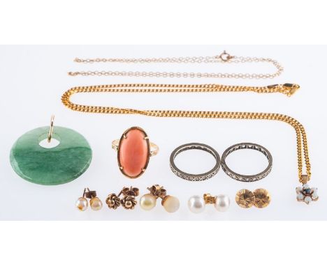 A mixed group of jewellery, including a flowerhead opal & sapphire pendant, marked 9ct, on a flat curb chain, marked 375, UK 