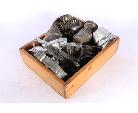Kitchenalia to include vintage cutter, a sieve, cupcake cases, etc. 
