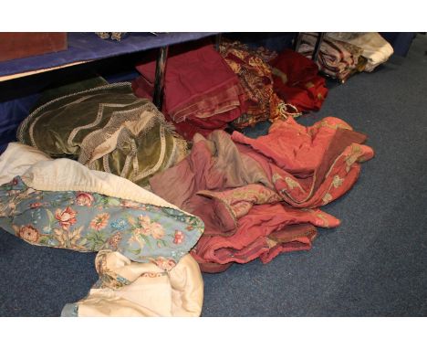 Large quantity of vintage curtains, pelmets, in different fabrics. 