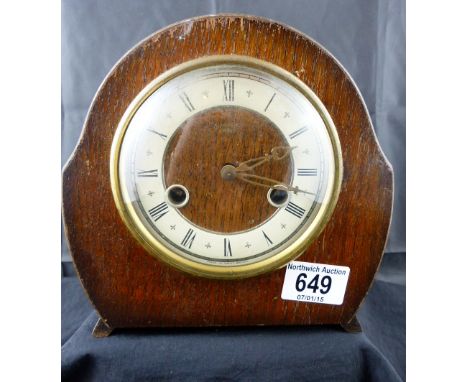 Mechanical movement wooden cased mantle clock. H: 19 cm