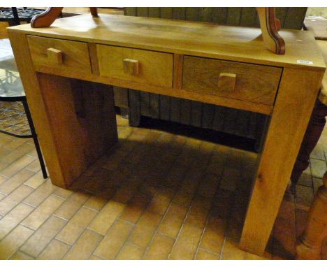 Pine console table with three drawers. L:112 cm H: 82 cm