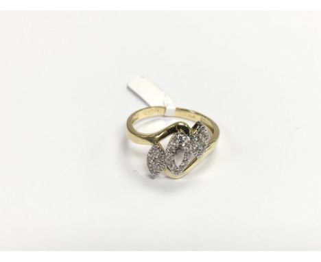 A 14ct gold triple crossover ring, approx 2.7g and approx size P.