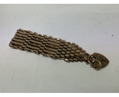 A 9ct gold 7 bar gate bracelet, approx 14.4g.