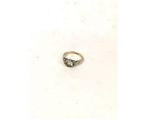 9ct gold stone set ring. Size P- NO RESERVE