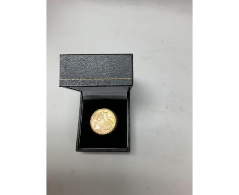 1909 half sovereign 9ct gold ring