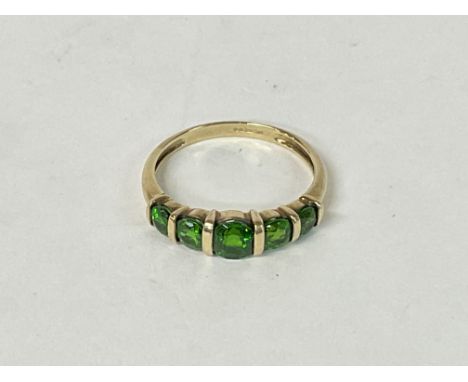 A 9ct Gold ring with a row of gemstones, 2.3g Q