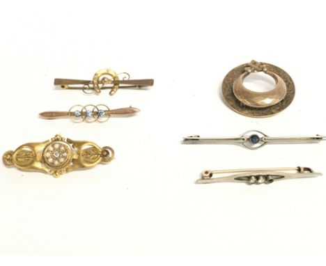 Collection of 6 brooches including 15ct set with seed pearls weight 3.74g and two 9ct gold ones weighting 2.5g.