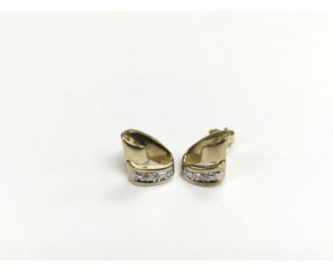 A pair of 9ct gold diamond set ear studs, approx 1.7g.