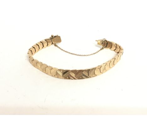 A 14ct gold bracelet 14.50g