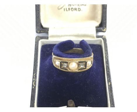 An antique 18ct gold ring set with diamonds and pearls, approx 2.9g and approx size N-O.