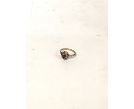 9ct gold stone set ring. Size P - NO RESERVE