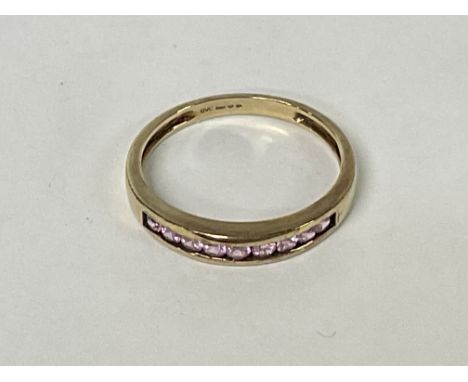 A 9ct Gold ring with a row of gemstones, 2g Q