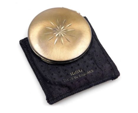 A Kigu silver compact, with engraved star burst and engine turned decoration, with slip case, London 1966, 2.13oz all in.