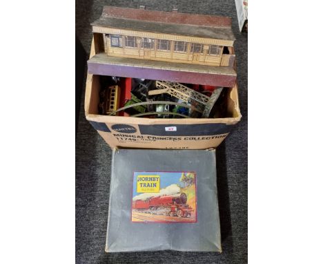 Hornby:&nbsp;a vintage boxed M1 passenger set; together with another M1 locomotive and tender, both boxed; a tinplate station