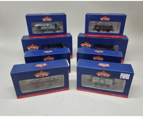 Bachmann:&nbsp;two locomotives, comprising LMS No.1725 and GWR No.5513; together with six freight wagons, all boxed. (8) 