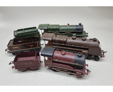 Hornby 0 Gauge:&nbsp;two vintage clockwork locomotives, comprising, 'Caerphilly Castle' No.4073 and LMS No.5600; together wit