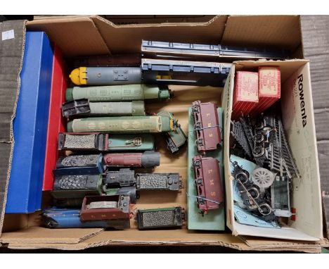 Hornby 00 Gauge:&nbsp;a group of locomotives, to include EDL2 'Duchess of Atholl'; 'Denbigh Castle' No.2220; EDL11 'Silver Ki