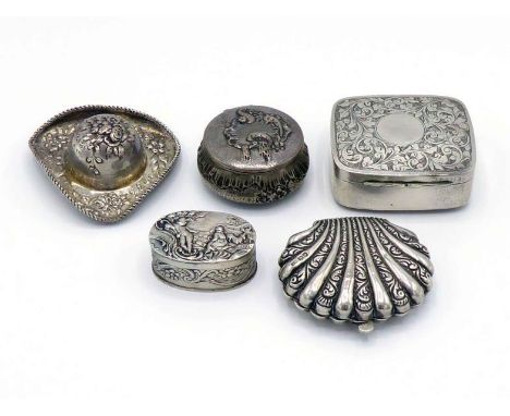 An Edwardian silver oblong snuff box by John Edward Wilmot, Birmingham, 1902, engraved to cover and base with foliate scrolls