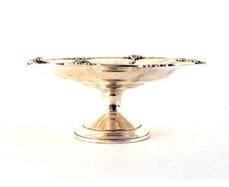 A silver tazza by Mappin & Webb, Birmingham, 1925, shaped circular with narrow ribbed moulded rim interspersed with four shel