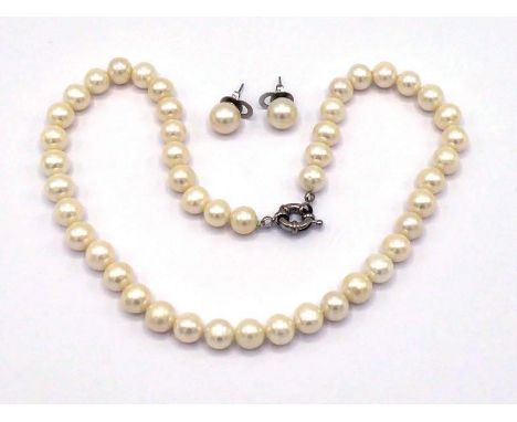 A cultured pearl necklet, composed of uniform 9mm pearls, 40cm long, together with a pair of ear studs en suite CONDITION: fa
