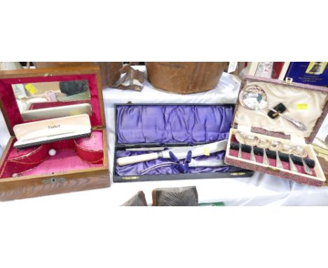 Wooden jewellery box, two cased sets of cutlery, Parker pen   This bladed lot is not for sale to people under the age of 18. 