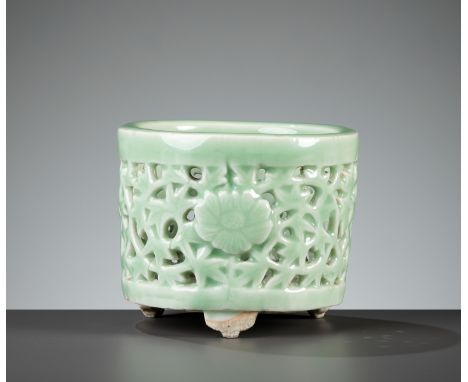 A LONQUAN CELADON-GLAZED RETICULATED TRIPOD CENSER, LATE MING TO EARLY QING DYNASTYChina, 17th-18th century. Of cylindrical f