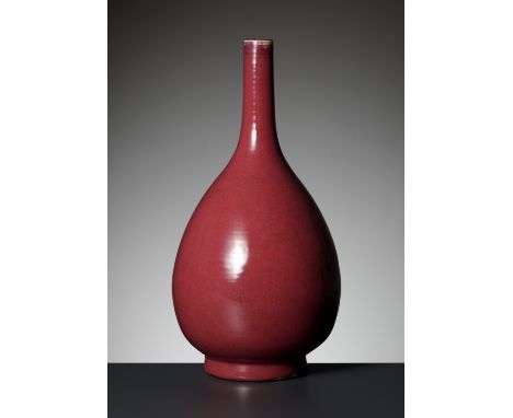 A LARGE LANGYAO BOTTLE VASE, CHANGJING PING, KANGXI PERIODChina, 1662-1722 or slightly later during the 18th century. The pea
