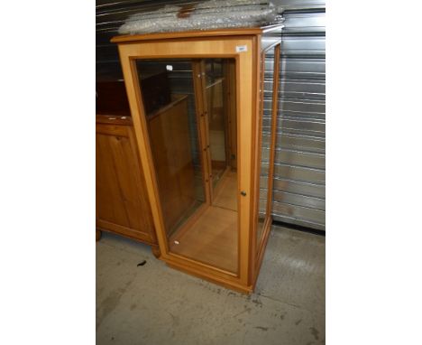A shop style beech display cabinet, dimensions approx. 60 x 60 x 130cm
&nbsp;
Glass shelves present with shelf holders presen