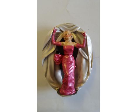 ENTERTAINMENT, Bradford Exchange Marilyn Monroe statue plate, Satin Sensation, LE no. A4648 of 9000, in original protective p
