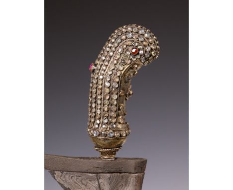 Java, kris with a Banjermasin gilt metal hilt covered with rows of inten, Borneo diamonds, straight pamor blade and a bunton 