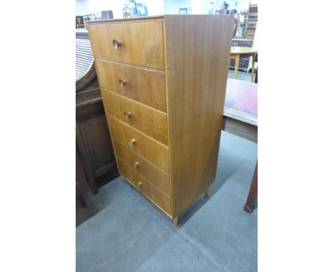 A Meredew light oak chest of drawers 