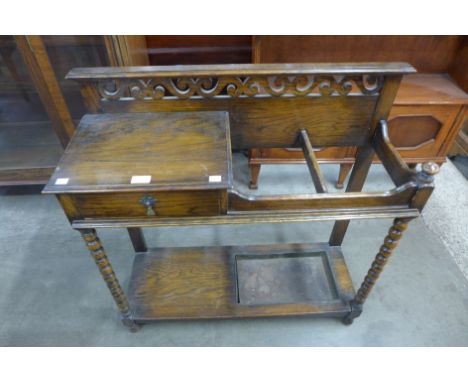 An early 20th Century oak bobbin turned stickstand 