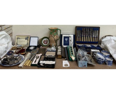 Silver seal end tea spoons together with electroplated spoons, cased flatware, blue &amp; white pattern pottery, dominoes, co