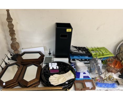 A set of wall mirrors together with a leather umbrella stand, pottery bowl, easel, coaster trays, in trays etc 