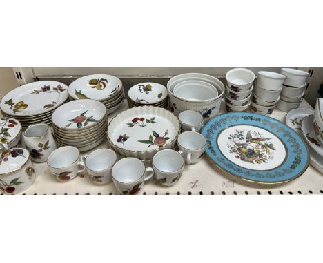 A Royal Worcester Evesham pattern part tea and dinner set etc 