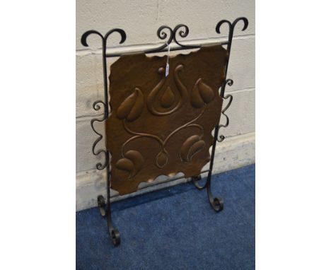 AN ART NOUVEAU BRASS AND METAL FIRESCREEN, 54cm x 72cm