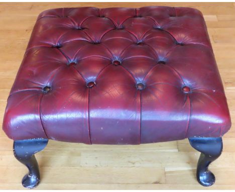 Vintage Ox blood red leather button decorated Chesterfield footstool. Approx. 32 x 56cms

reasonable used condition with mino