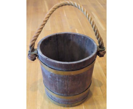 Vintage brass bound small bucket with original rope handle. Approx. 32 x 49cms

used with wear due to age 